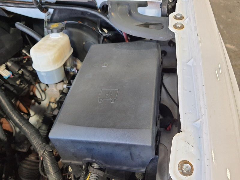 10-13 Chevy Silverado Sierra Denali 1500 Engine Fuse Box Assembly 4.8L 5.3L 6.2L